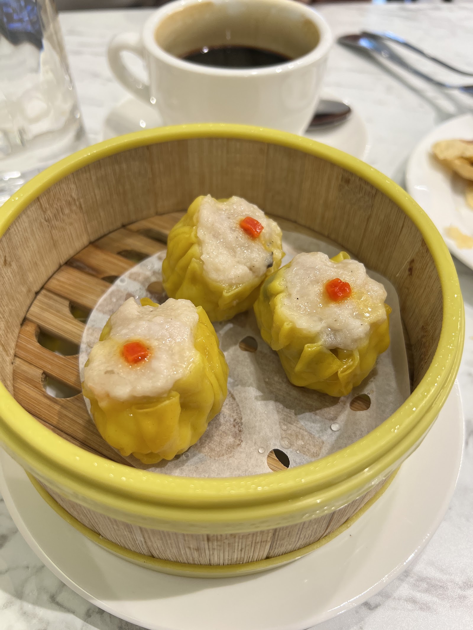笼蒸烧卖 Steamed Hong Kong "siew mai"